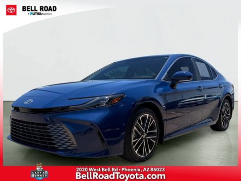 Used 2025 Toyota Camry XLE FWD image 1