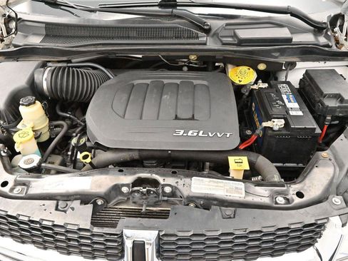 Used 2017 Dodge Grand Caravan SE FWD image 24