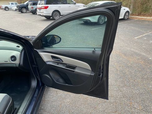Used 2014 Chevrolet Cruze LS image 38