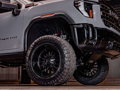 Used 2025 GMC Sierra 2500 AT4X AWD/4WD image 16