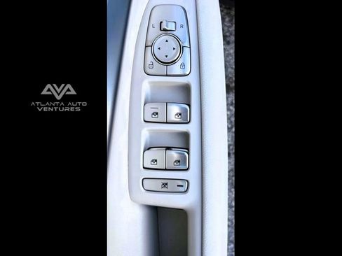 Used 2024 Genesis G70 2.5T image 27