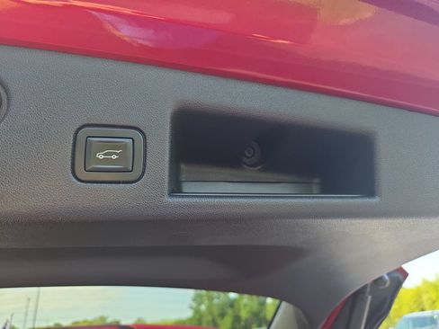 Certified 2018 Chevrolet Equinox Premier FWD image 34