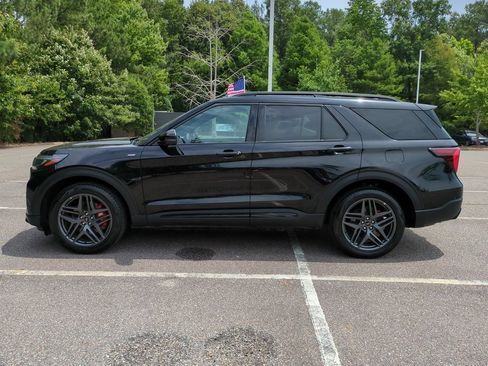Used 2025 Ford Explorer ST-Line w/ ST-Line Street Pack AWD/4WD image 7