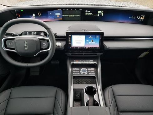 New 2026 Lincoln Nautilus Premier image 16