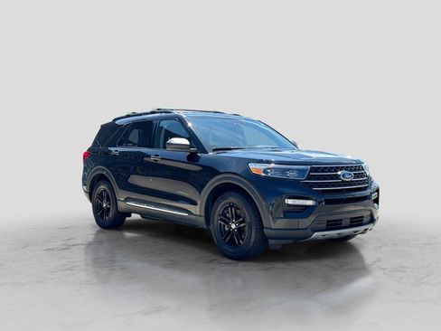 Used 2022 Ford Explorer XLT w/ Equipment Group 202A AWD/4WD image 8