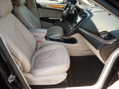 Used 2019 Lincoln MKC Select w/ Select Plus Package FWD image 19