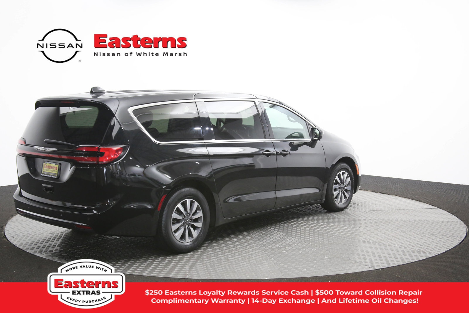 Used 2023 Chrysler Pacifica Touring-L FWD image 45