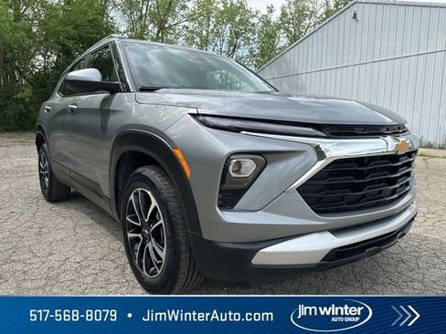 Used 2025 Chevrolet TrailBlazer LT AWD/4WD image 6
