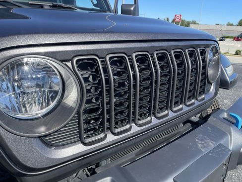 Used 2024 Jeep Wrangler Sport S image 30