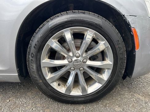Used 2018 Chrysler 300 Limited w/ Safetytec Plus Group image 11