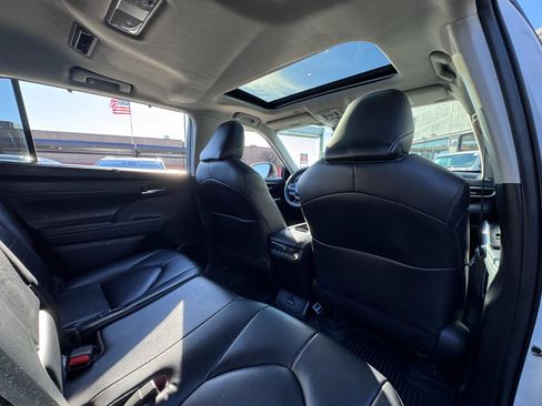Used 2023 Toyota Highlander XLE image 29