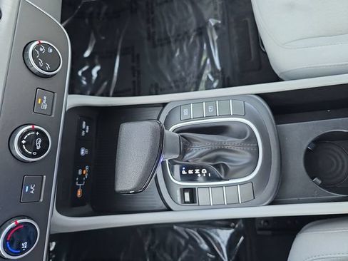 Certified 2025 Hyundai Kona SE FWD image 19