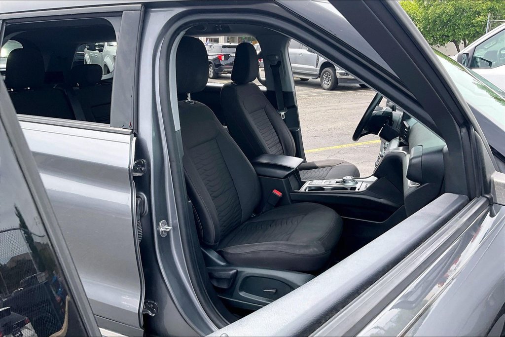 Used 2021 Ford Explorer XLT RWD image 6