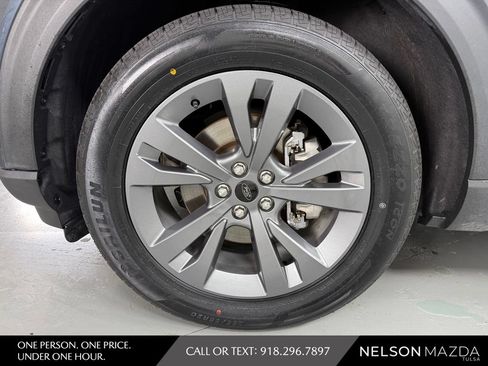 Used 2022 Ford Explorer XLT w/ Equipment Group 202A AWD/4WD image 12