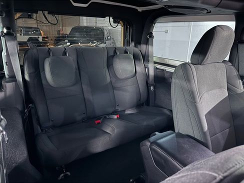 Used 2023 Jeep Wrangler Willys AWD/4WD image 19