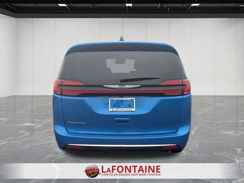New 2026 Chrysler Pacifica Select FWD image 4