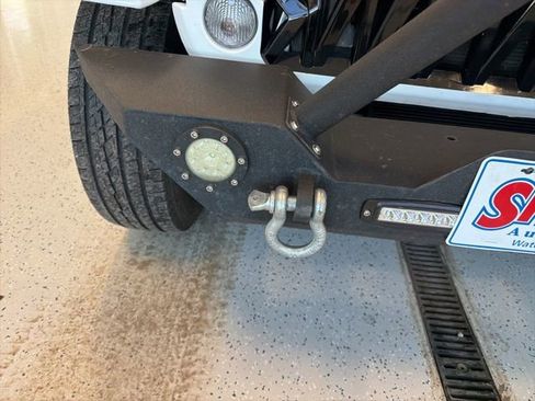 Used 2017 Jeep Wrangler Sahara image 10