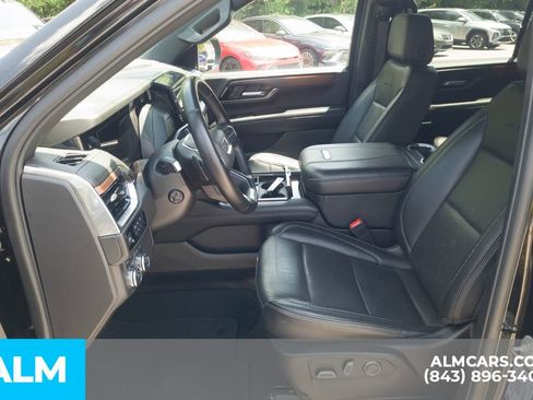 Used 2025 GMC Yukon Denali AWD/4WD image 16