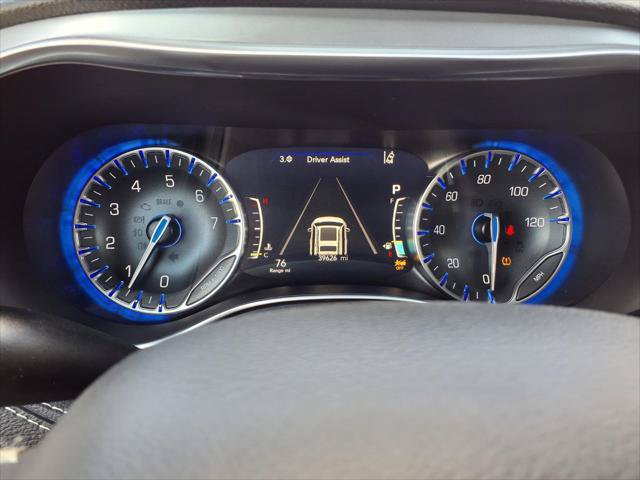 Certified 2025 Chrysler Pacifica Limited FWD image 4