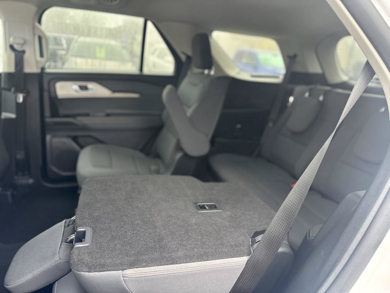 Used 2025 Ford Explorer Active AWD/4WD image 12
