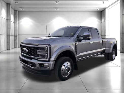 Used 2024 Ford F450 Platinum w/ FX4 Off-Road Package image 3