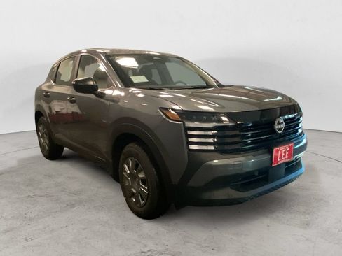 Used 2025 Nissan Kicks S AWD/4WD image 8