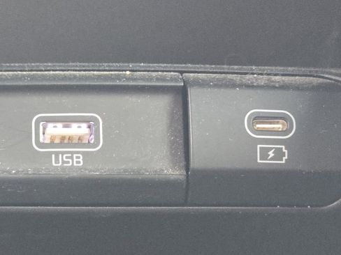 Used 2024 Kia Telluride LX image 5