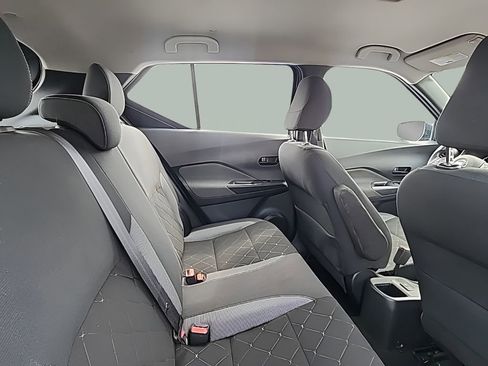 Used 2019 Nissan Kicks S FWD image 13