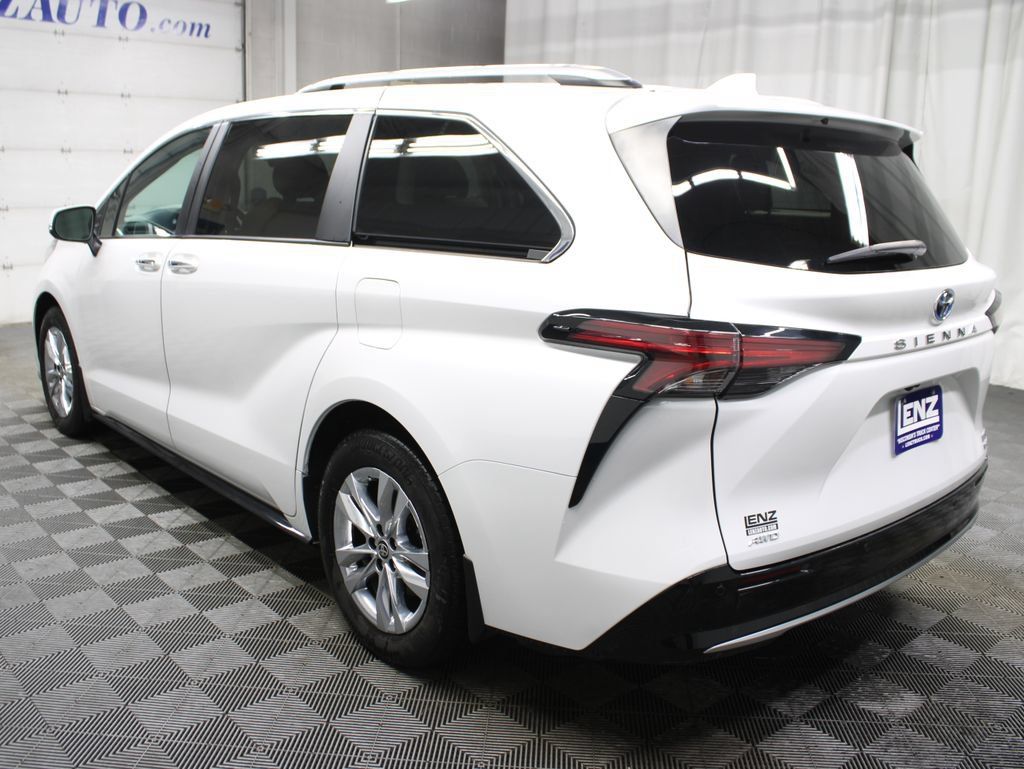 Used 2024 Toyota Sienna Limited AWD/4WD image 7