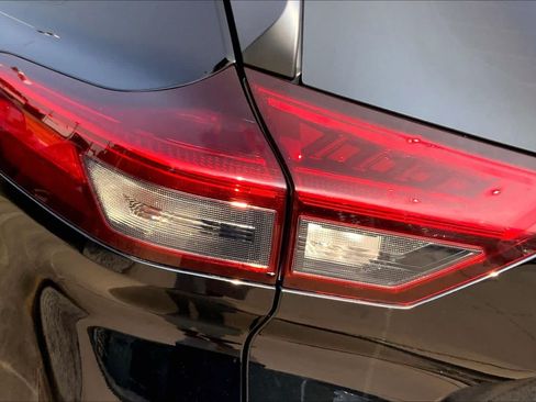 Used 2021 Nissan Rogue S FWD image 27