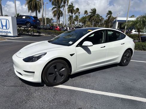 Used 2023 Tesla Model 3 Standard Range image 4