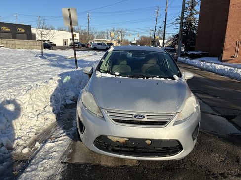 Used 2013 Ford Fiesta S image 8