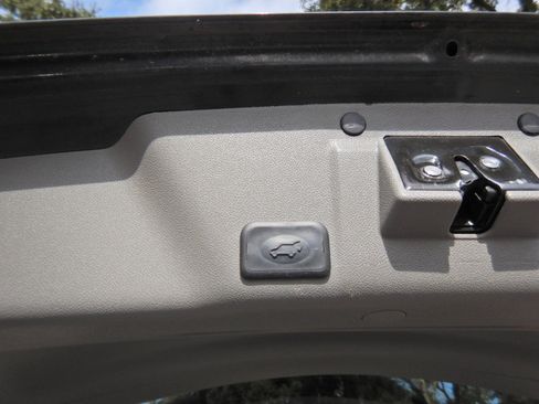 Used 2015 GMC Acadia SLT image 28