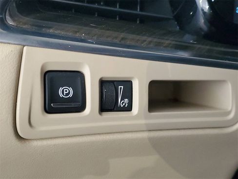 Used 2018 Cadillac XT5 FWD image 28