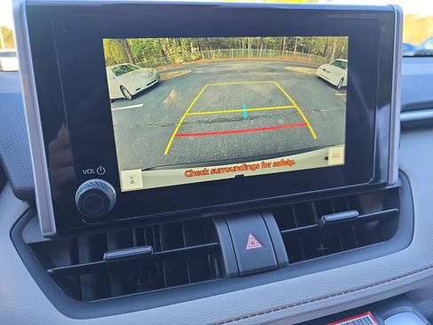 Used 2025 Toyota RAV4 XLE w/ Convenience Package image 21