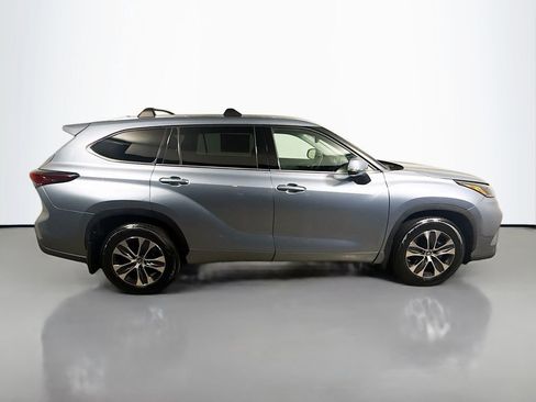 Certified 2021 Toyota Highlander XLE AWD/4WD image 8
