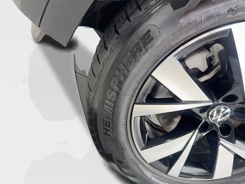 Used 2021 Volkswagen Atlas Cross Sport SE image 86