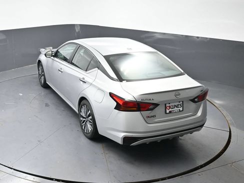 Used 2024 Nissan Altima 2.5 SV FWD image 45