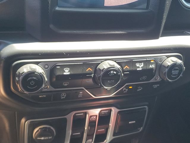 Used 2018 Jeep Wrangler Unlimited Sahara w/ Safety Group AWD/4WD image 18