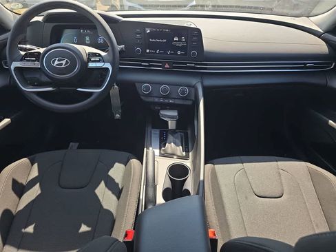 New 2026 Hyundai Elantra SE FWD image 18
