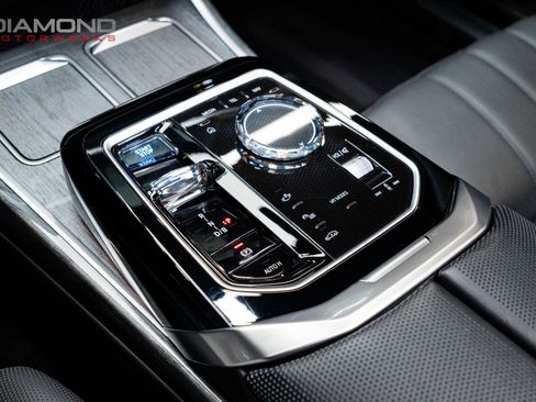 Used 2023 BMW i7 xDrive60 image 17