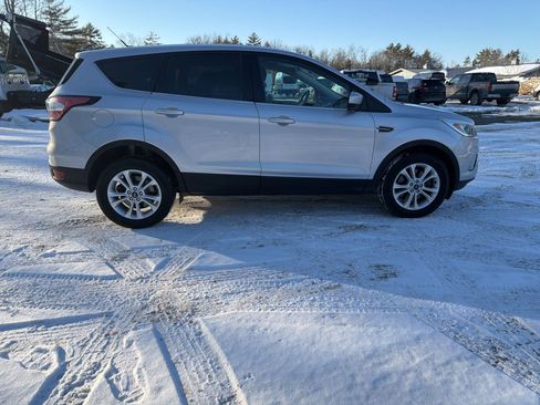 Used 2017 Ford Escape SE image 9