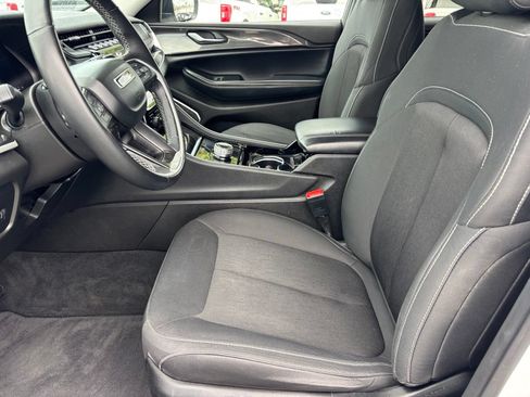 Used 2021 Jeep Grand Cherokee L Laredo w/ Luxury Tech Group I AWD/4WD image 13