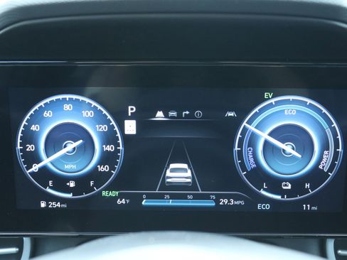 New 2025 Hyundai Elantra Limited image 29