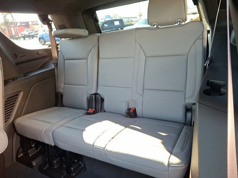Used 2022 GMC Yukon SLT w/ SLT Luxury Package image 11