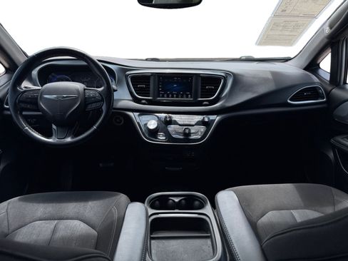 Used 2020 Chrysler Pacifica Touring w/ S Appearance Package FWD image 12