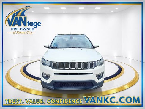 Used 2019 Jeep Compass Latitude w/ Cold Weather Group AWD/4WD image 2