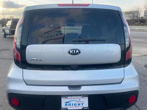Used 2019 Kia Soul FWD image 3