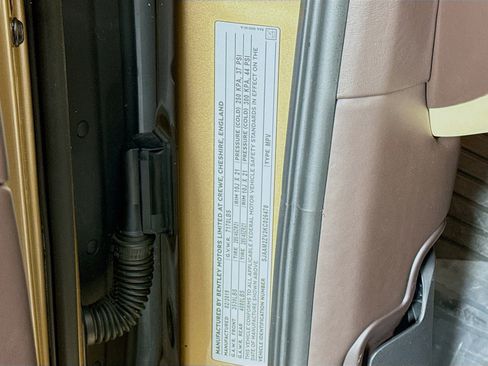 Used 2019 Bentley Bentayga image 40