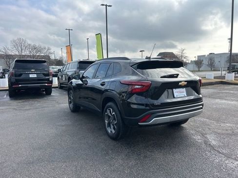 Used 2024 Chevrolet Trax LT w/ Driver Confidence Package image 5